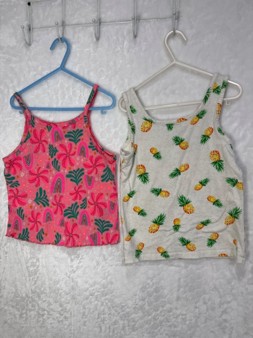 Old navy girls tank tops tropical flower pineapple print size M (lot of 2)